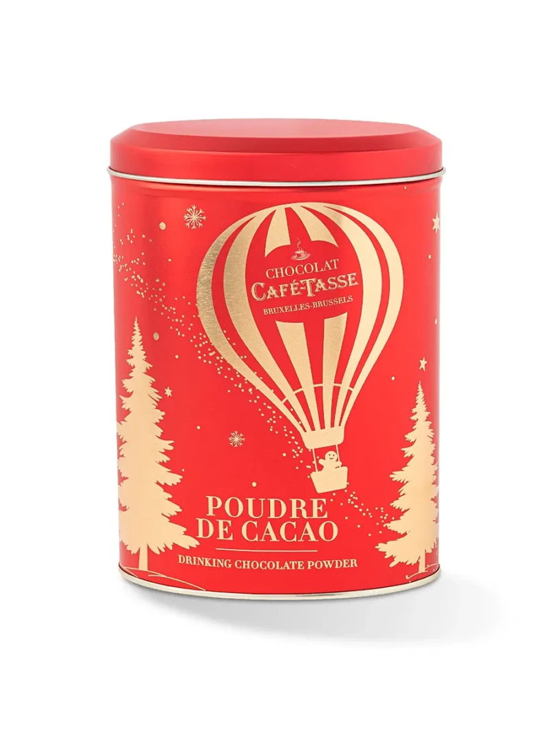 Boîte métallique cylindrique rouge et or de Noël « Chocolat Café-Tassé Bruxelles-Brussels », décorée d'une montgolfière, de sapins et de flocons de neige dorés.
