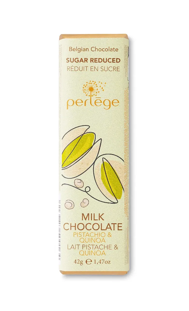 Bâton de chocolat au lait Perlège, saveur pistache et quinoa, format 42g, emballage vert pâle illustré de pistaches et « Belgian Chocolate » réduit en sucre.