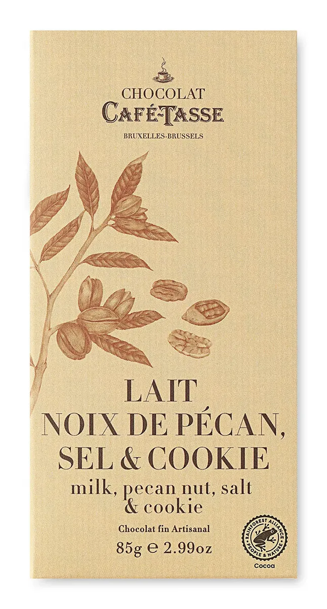 Tablette de chocolat au lait Café-Tassé saveur « Noix de pécan, sel & cookie », emballage doré, format 85g, logo Rainforest Alliance.