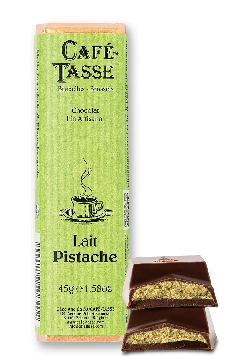 Tablette de chocolat au lait fourré pistache « Café-Tassé Bruxelles-Brussels », emballage vert clair, morceaux brisés révélant un fourrage vert pâle, format 45g.