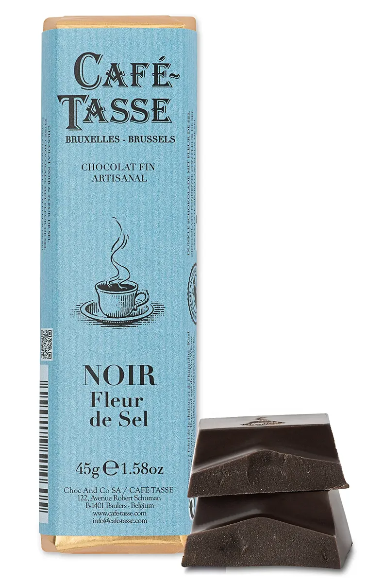 Tablette de chocolat noir à la fleur de sel « Café-Tassé Bruxelles-Brussels », emballage bleu clair, morceaux brisés révélant un chocolat noir uni, format 45g.